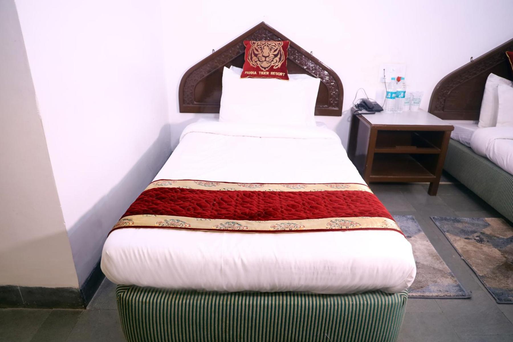 Panna Tiger Resort- Riverside Property Rajgarh  ภายนอก รูปภาพ